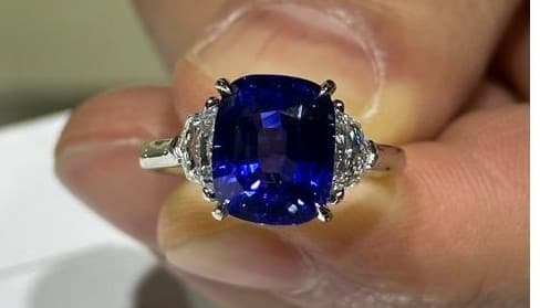 Sapphire ring epilette shaped Adasco
